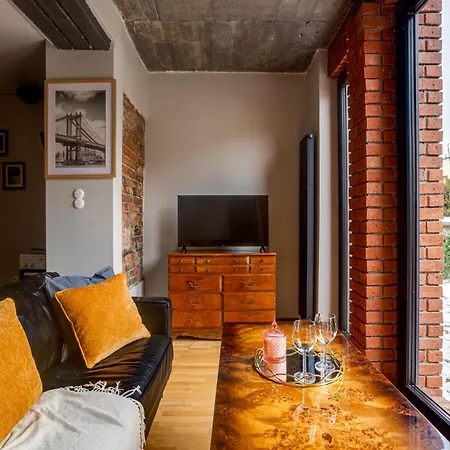Apartment Loftowy Przy Stawie, Blisko Zoo, Aquaparku I Lasow - Parking Dla 2 Aut Poznan