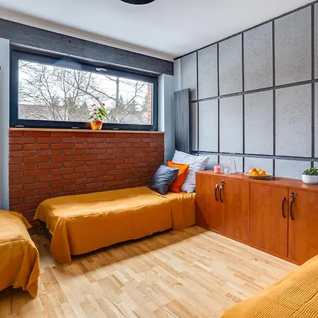 Апартаменты Loftowy Apartament Przy Stawie, Blisko Zoo, Aquaparku I Lasow - Parking Dla 4 Aut Познань