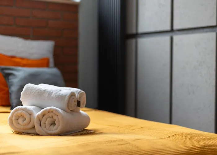 شقة Loftowy Przy Stawie, Blisko Zoo, Aquaparku I Lasow - Parking Dla 4 Aut